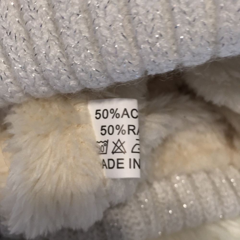 White hat Pom Pom NEW - Picture 7 of 7